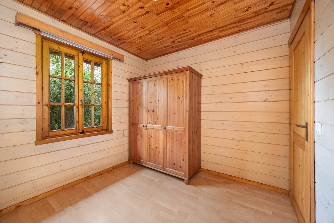 Instapklare gelijkvloers woning in het groen op een West-perceel van  626 m² 