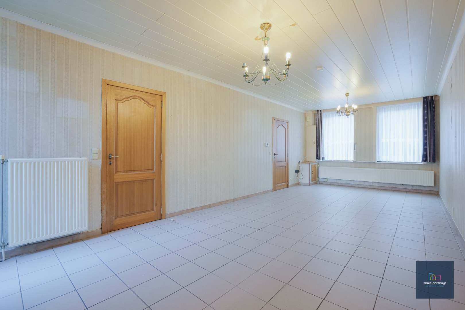 VERKOCHT !!! Te renoveren woning met aangename buitenruimte 