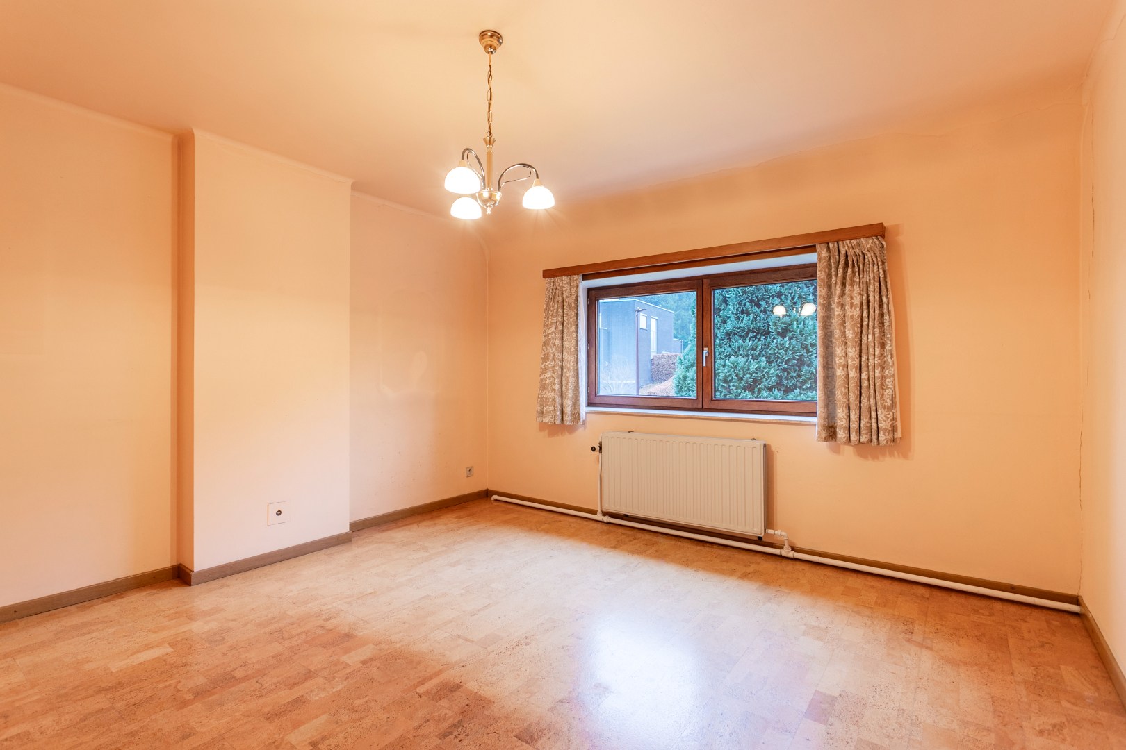 Vrijstaande woning (op 6a27) met 3 slpks, garage en tuin 