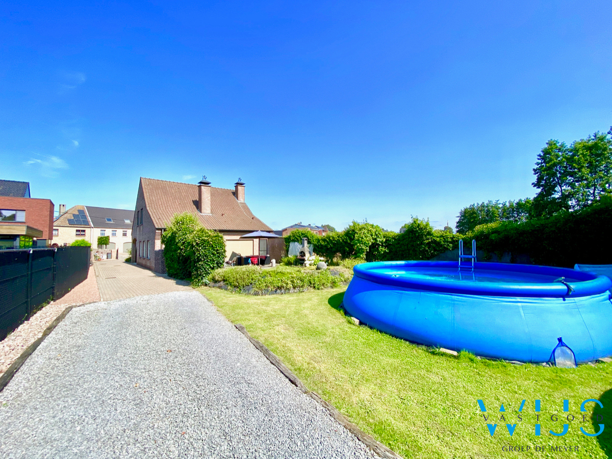 Instapklaar woonhuis met 4 slaapkamers op 936m² te Zelzate! 