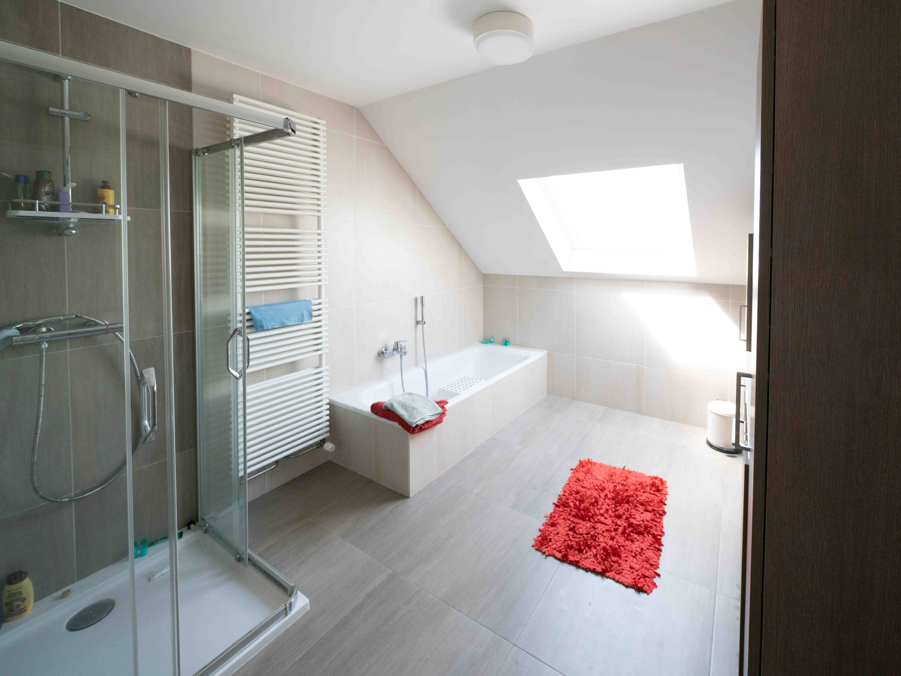 Zéér ruime en recente woning met 3 kamers en 2 badkamers 