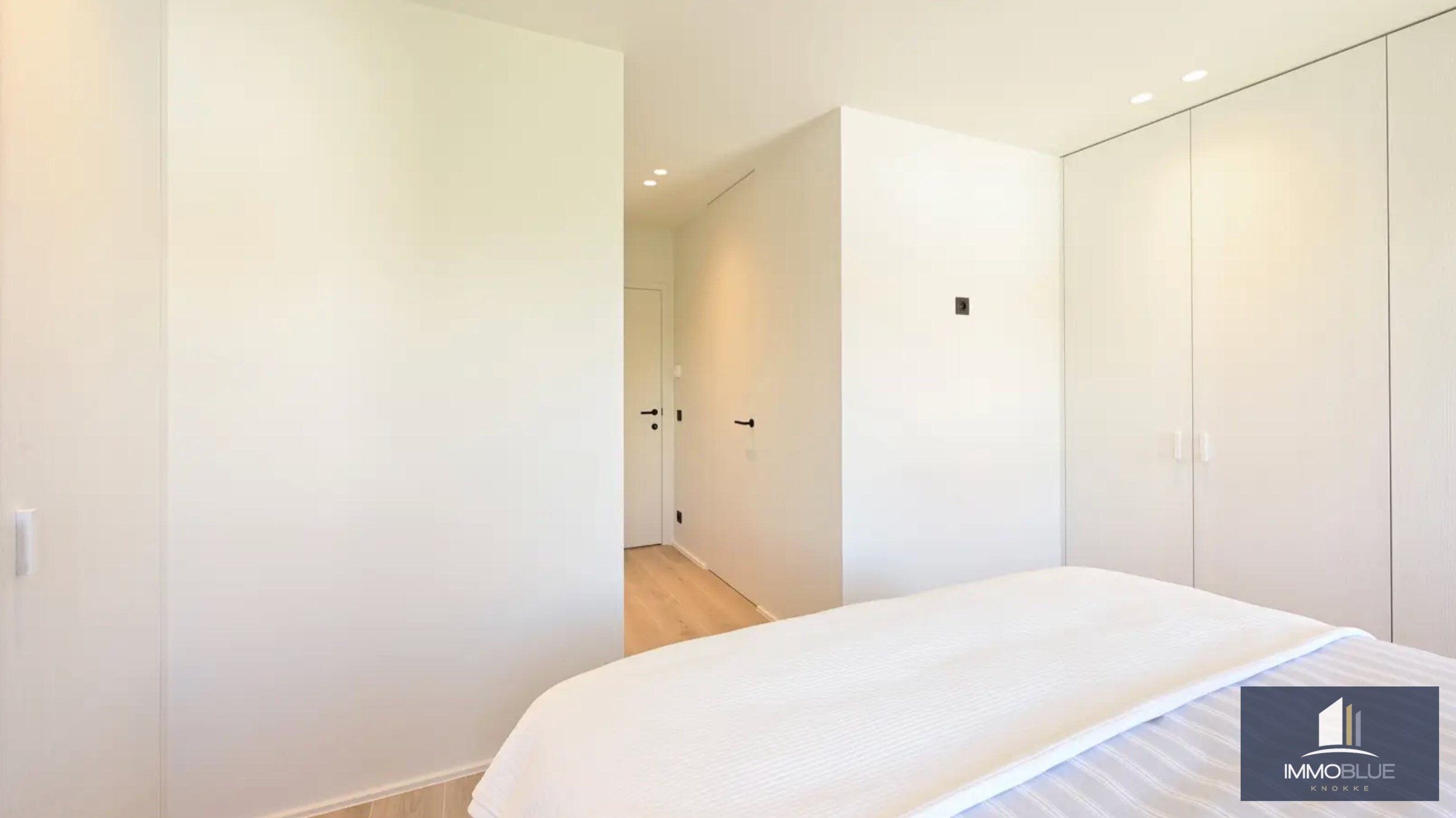 Nouvelle construction villa jumelée proche du centre de Knokke et à distance de marche de la plage. 