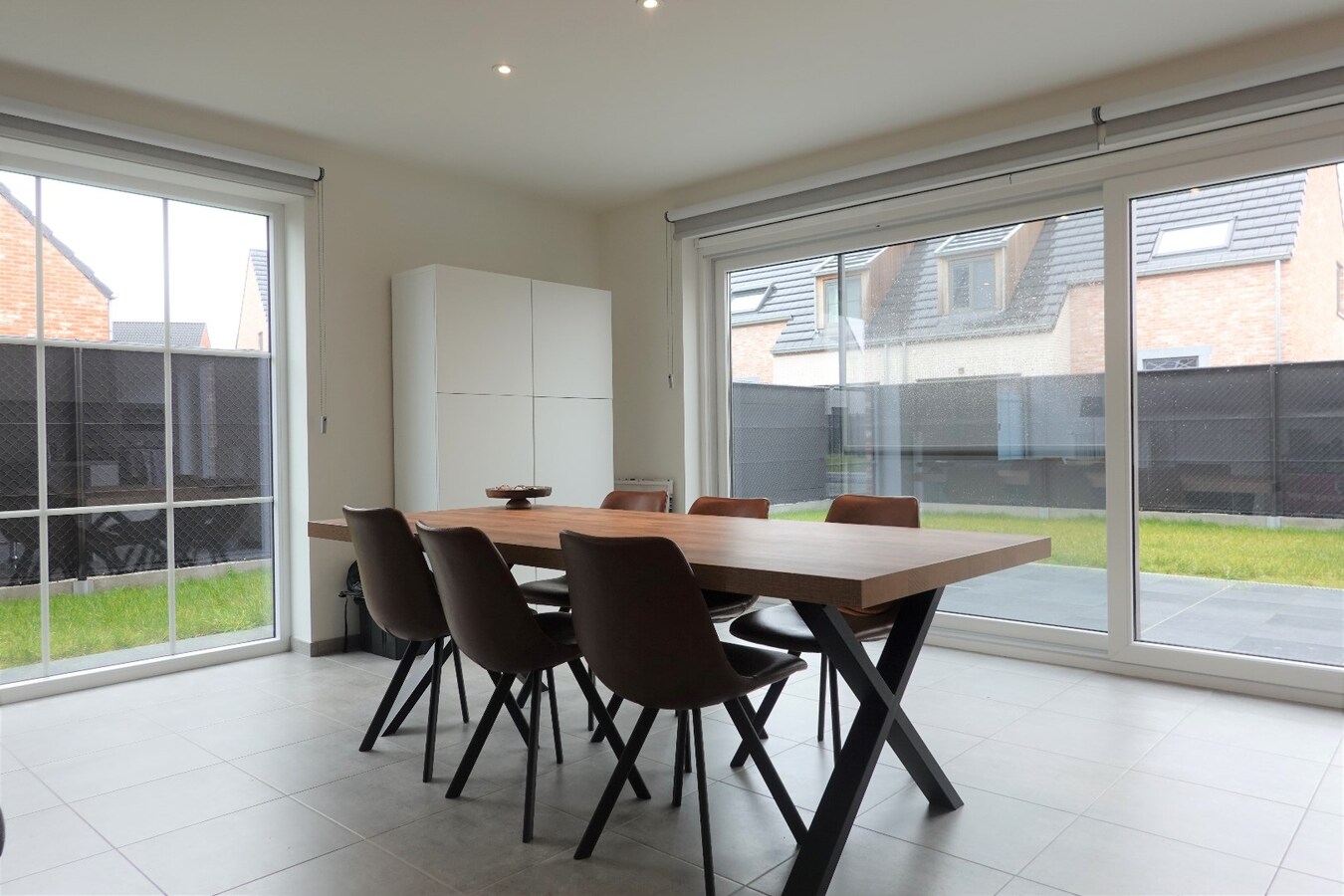 Halfopen nieuwbouw met inpandige garage 