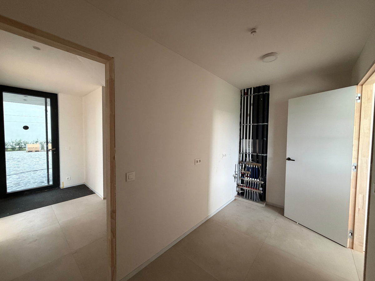 Ruime nieuwbouwwoning met terras en tuin. 