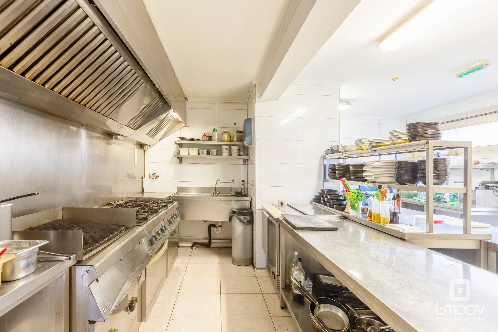 Te koop- Gebruiksklaar restaurant met terras en appartement in hartje Hijfte (Lochristi) 