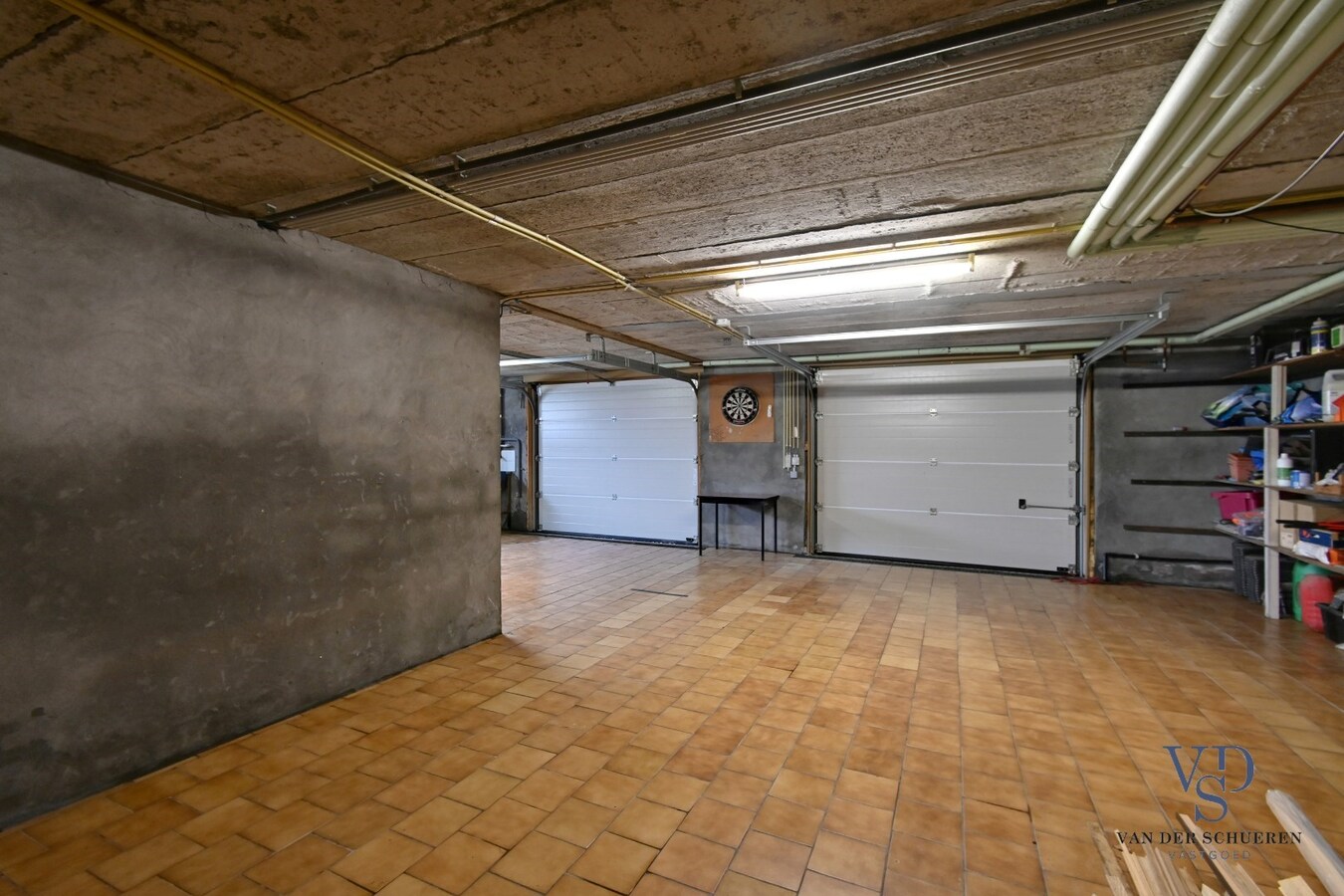 Bijzonder degelijke, instapklare ruime eigendom 