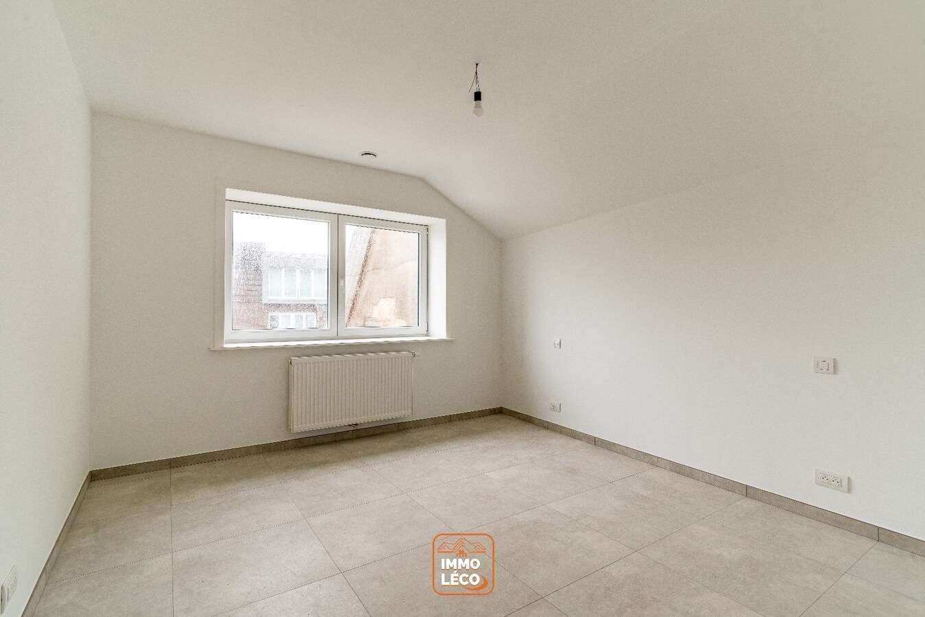 Appartement récent1 chambre avec terrasse privative et emplacement de parking, COUP DE COEUR ! 