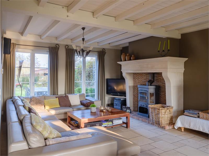 Villa-landhuis met prachtig zicht op uitgestrekte achterliggende velden 