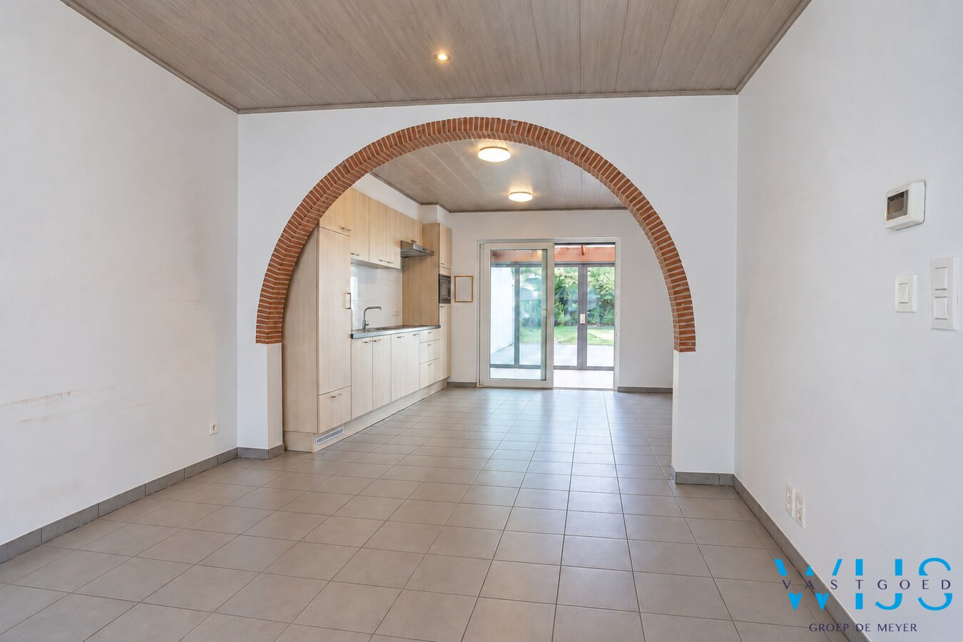 Gerenoveerde woning met diepe tuin en garage in Zelzate 