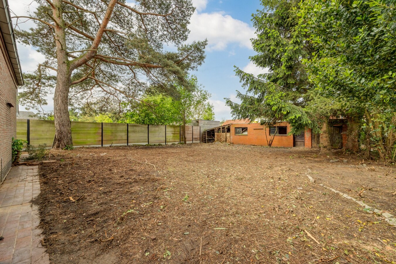 Charmante laagbouw woning met ruime tuin te Oelegem! 