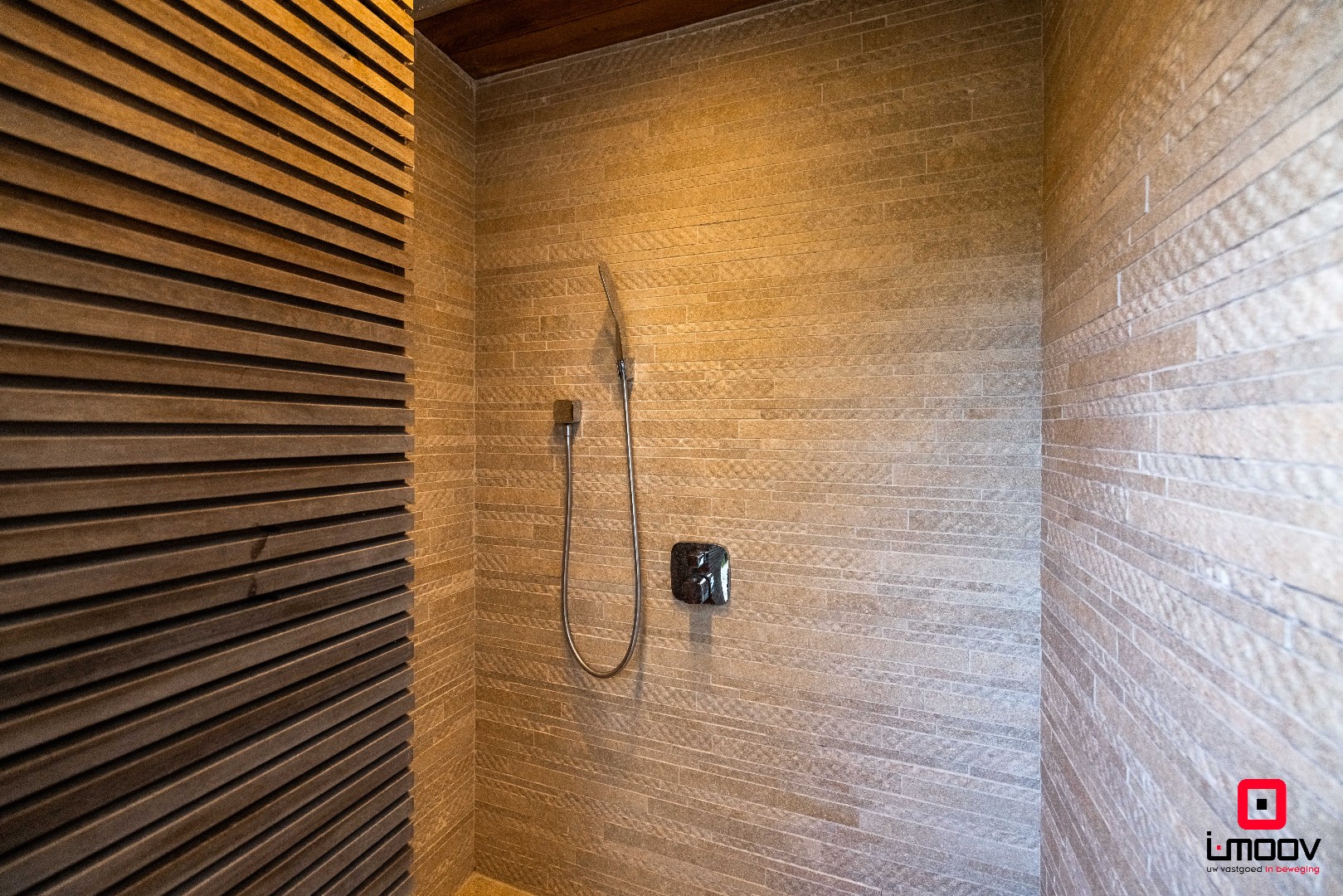 Exclusieve villa met infinity pool en resortgevoel op topligging in Mariakerke 