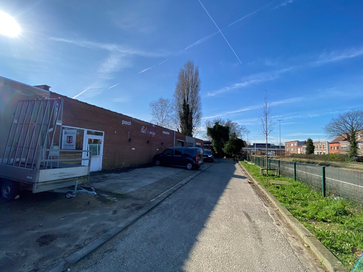 Handelspand 546 m² met veel mogelijkheden en 8 parkeerplaatsen 