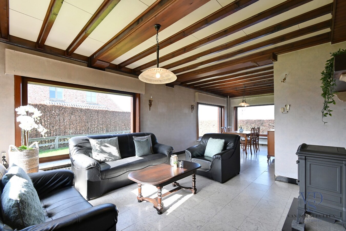 Te renoveren eigendom op gunstige ligging 