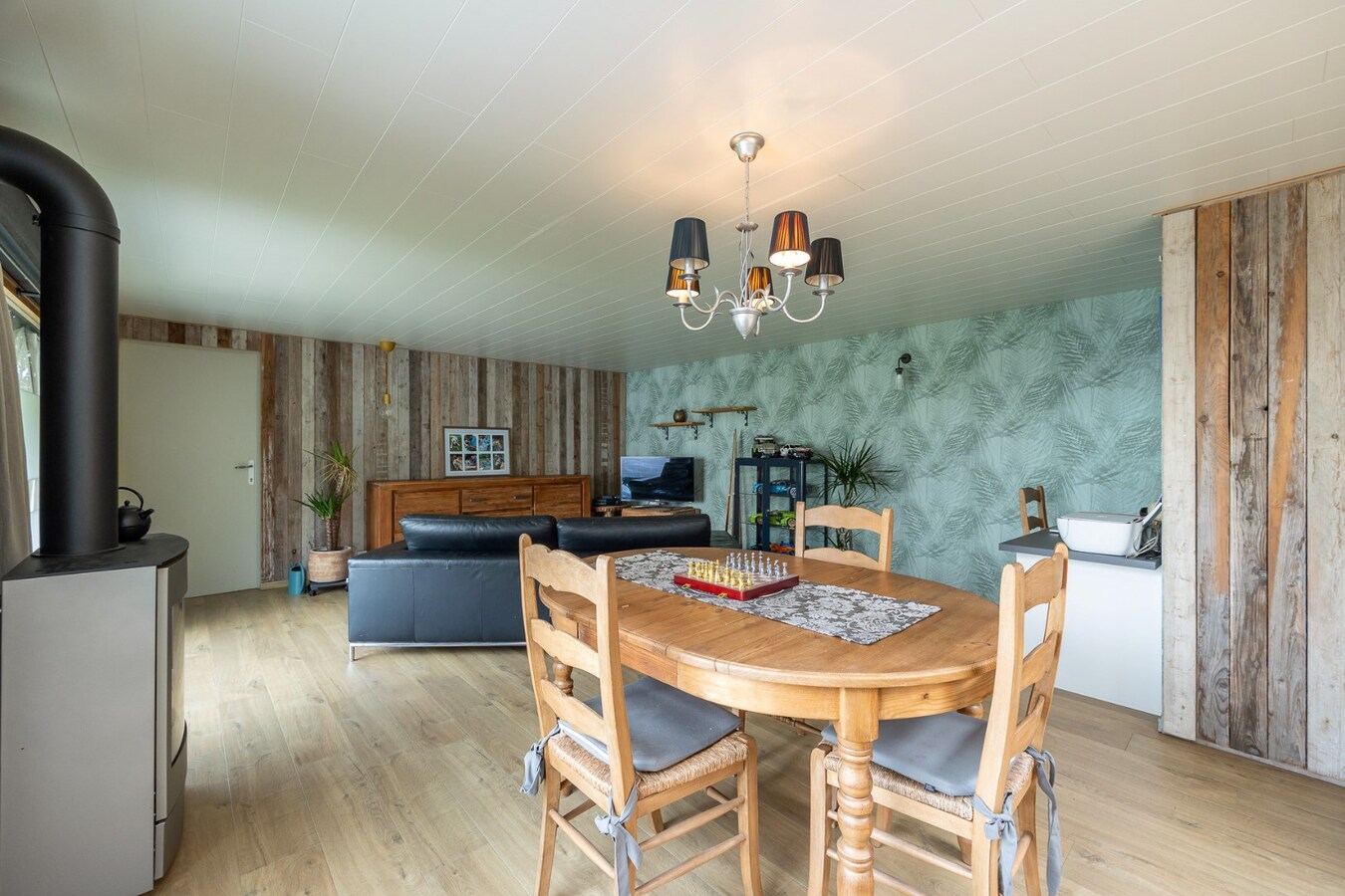 Karaktervolle hoeve op 945 meter-kangoeroewoning mogelijk 