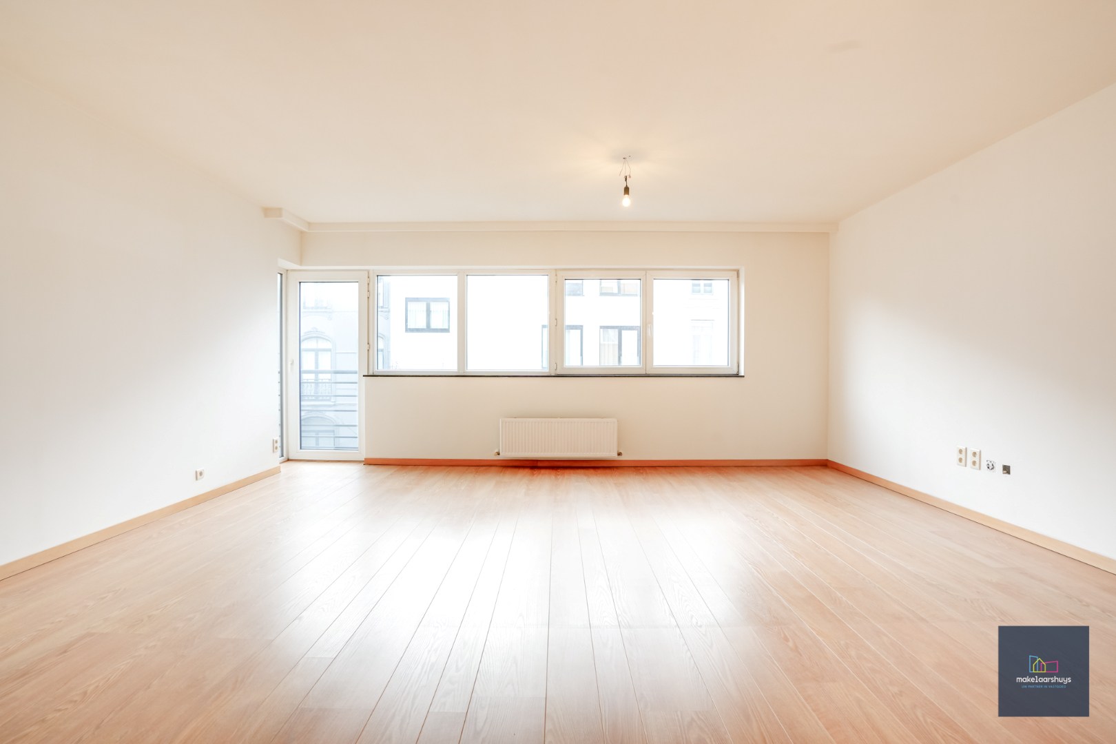 Goedgelegen 2slpk-appartement met terras en staanplaats 