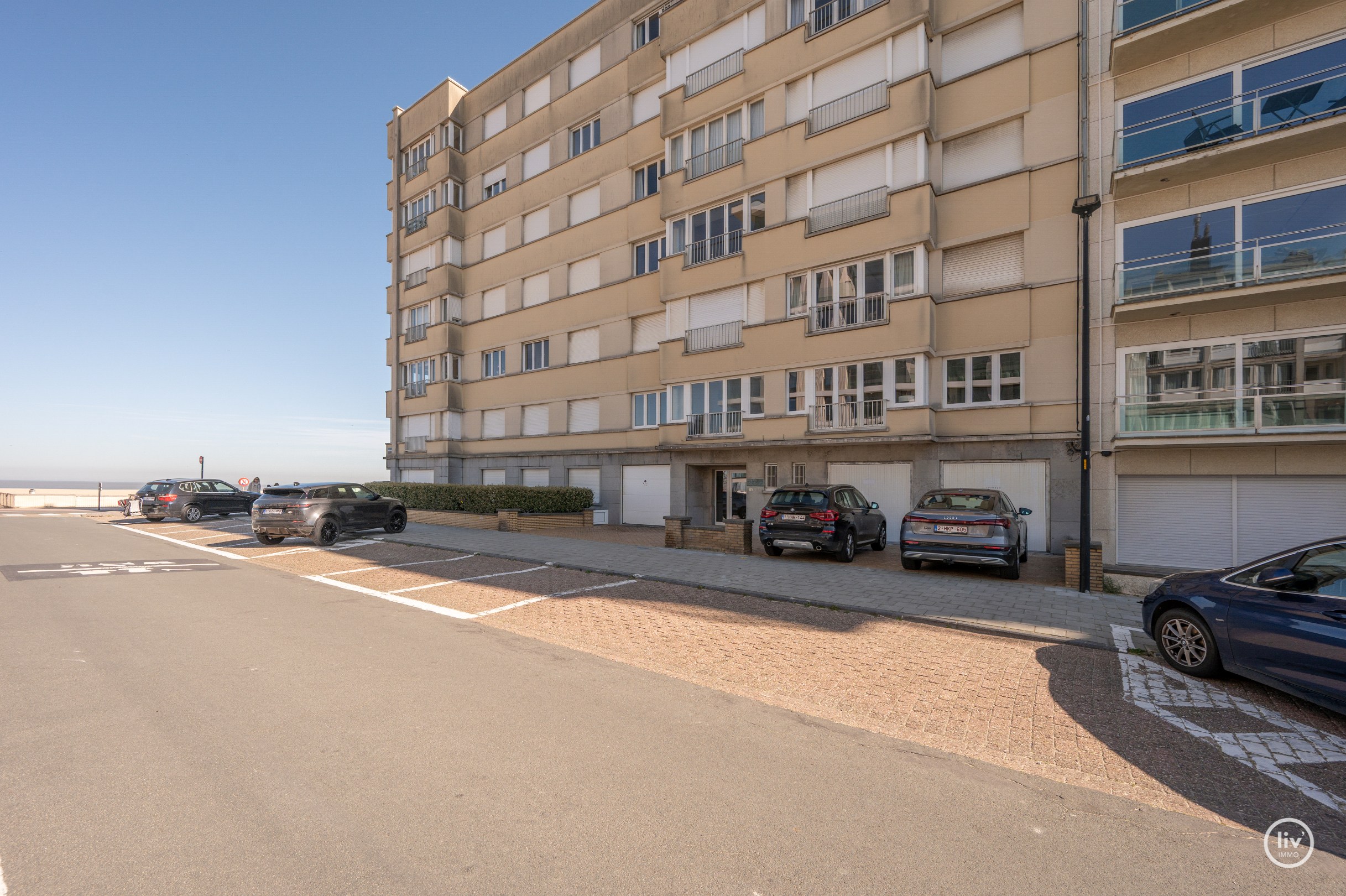 Prachtig gerenoveerd appartement nabij het Albertstrand met zijdelings zeezicht 