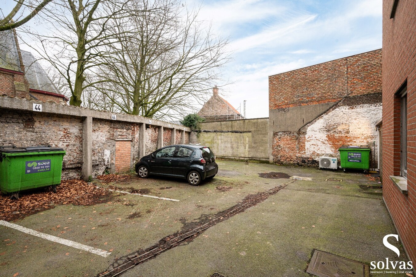 Gebouw met 4 appartementen en 2 handelspanden in centrum Maldegem 