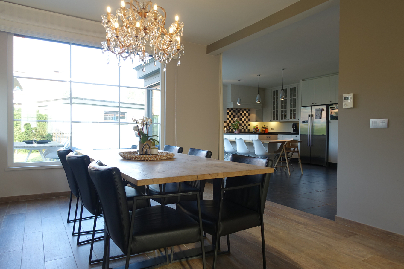 Sublieme gerenoveerde hoekwoning op rustige ligging 