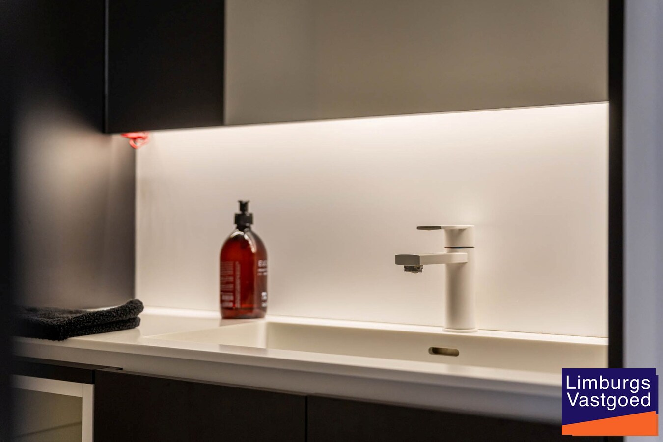 Modern instapklaar kantoor in Hasselt centrum met energielabel B, 