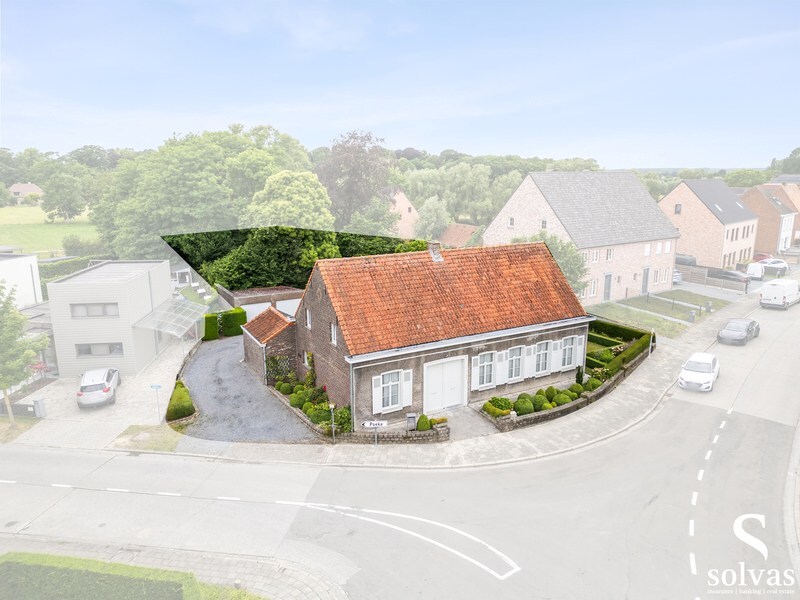 PROJECTGROND; Ruime half open bebouwing met grote tuin en 2 garages op perceel van 1545m² in Aalter 