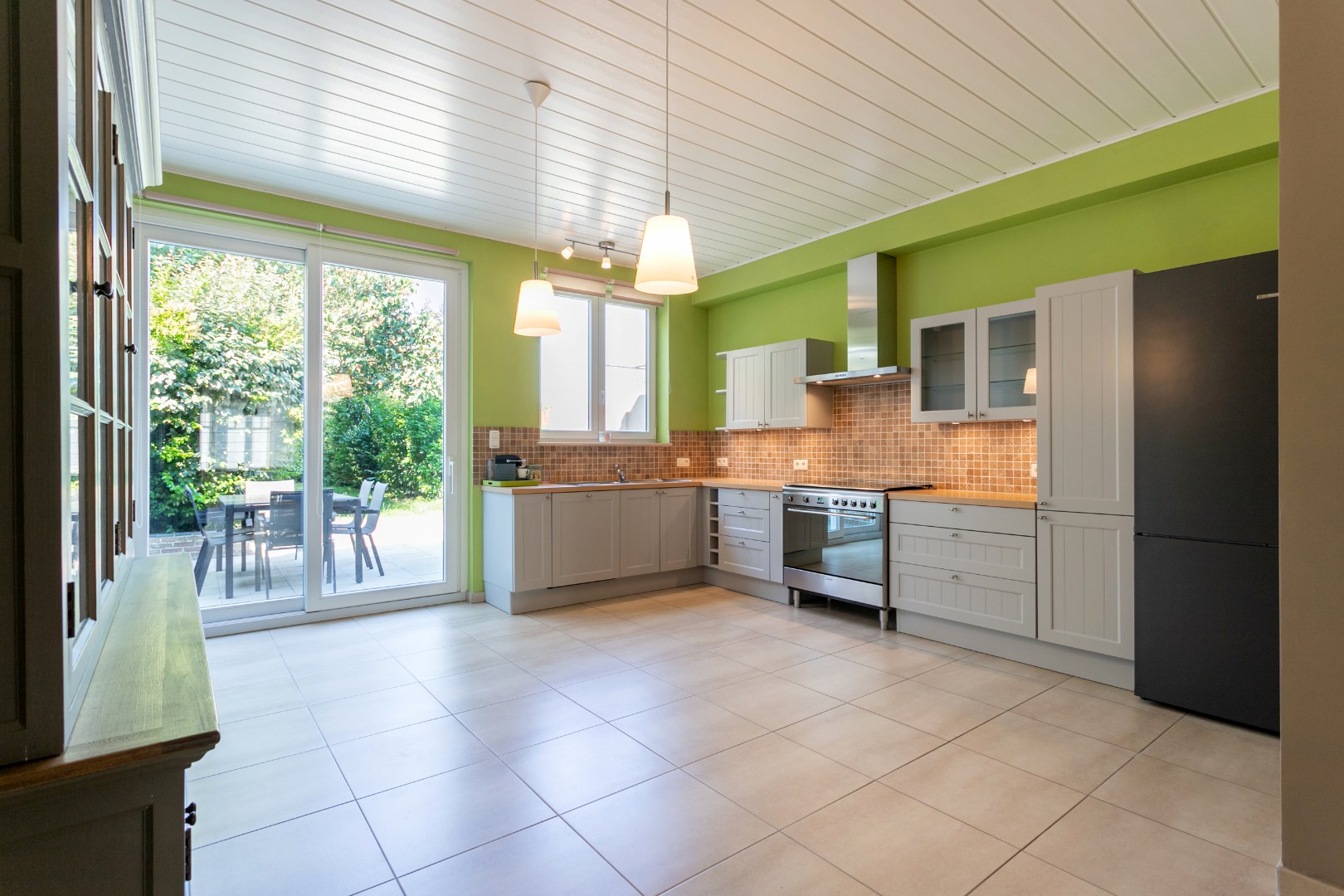 Instapklare woning met 3 slpk, oprit en tuin te Halle 