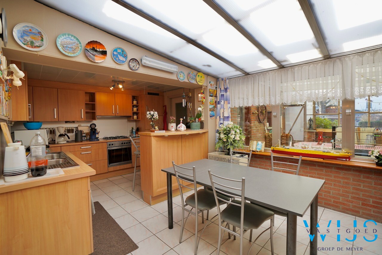 Interessante te renoveren woning met 4 slaapkamers in het centrum van Destelbergen 