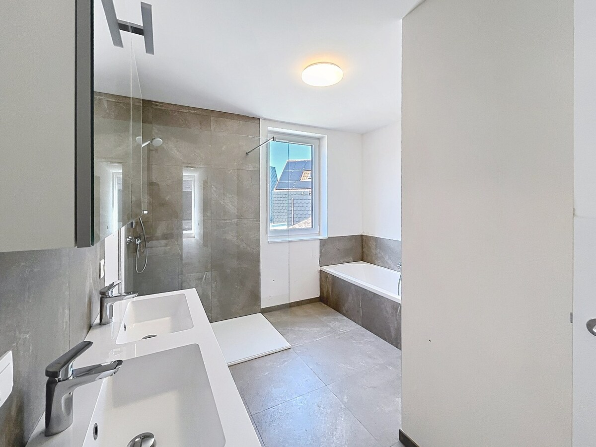 Nieuwbouwwonining met 4 slaapkamers in hartje Aalter op toplocatie. 