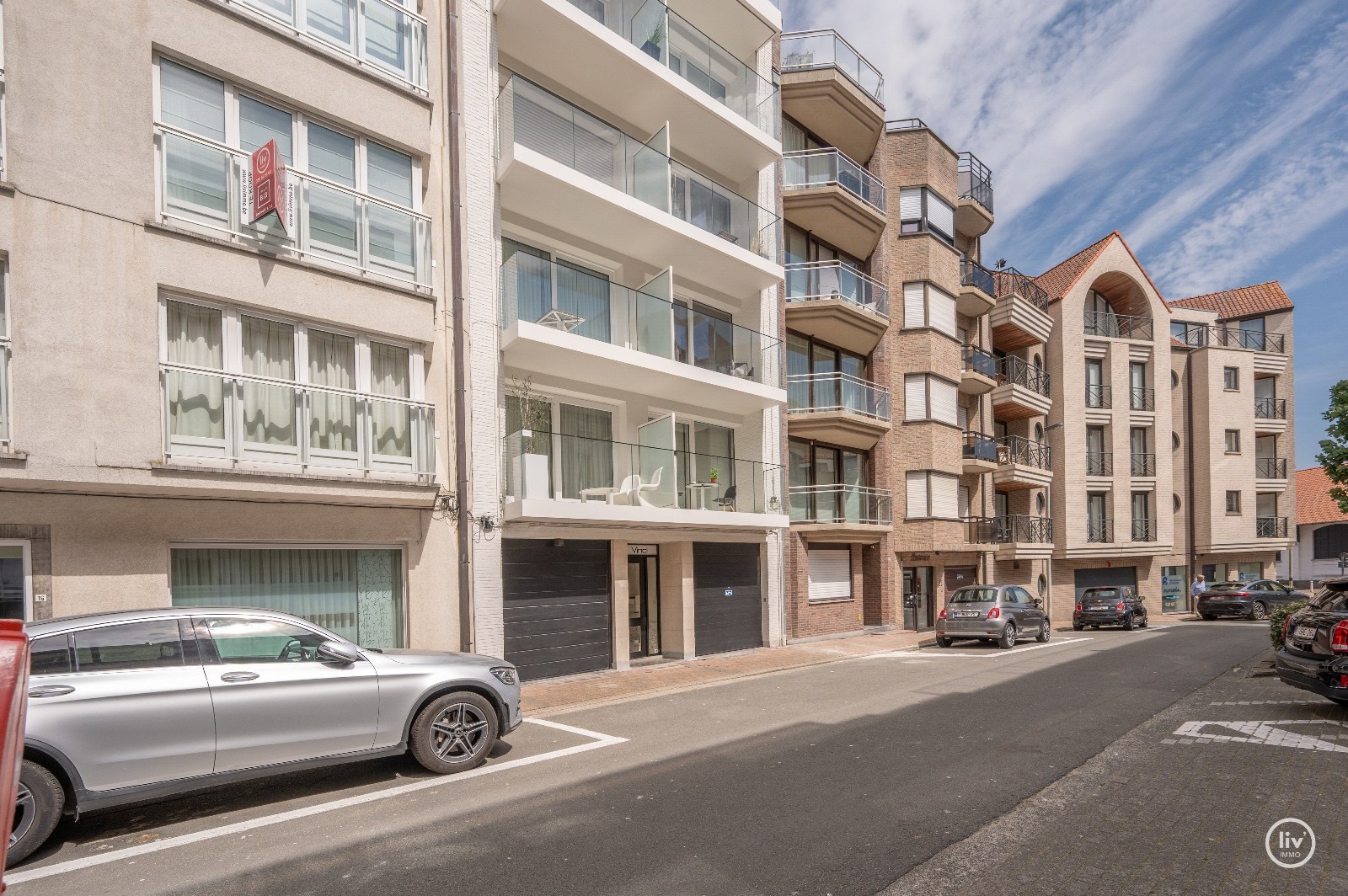 Appartement confortable d'une chambre avec terrasse ensoleillée situé dans un emplacement de premier choix près de l'avenue Dumortier. 