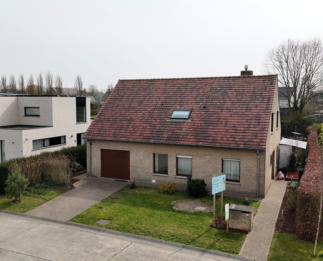Alleenstaande instapklare gezinswoning met 5 slaapkamers zuidgerichte tuin en garage te Koekelare 