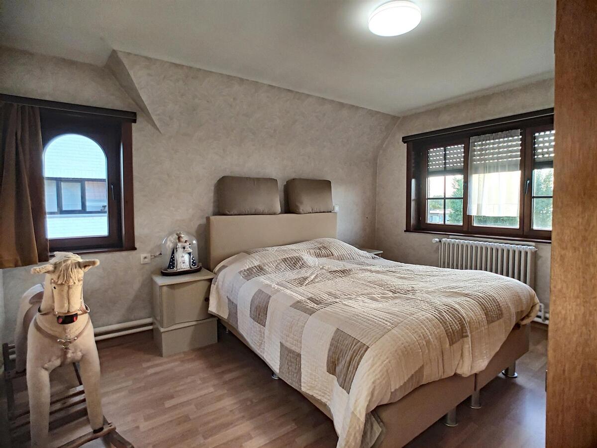 Goed gelegen alleenstaande woning op groot perceel van 828m²- Heist 