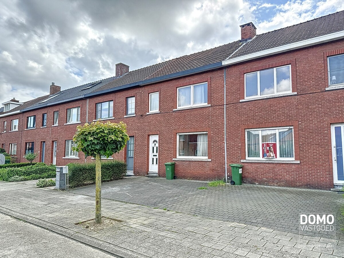 Op te frissen rijwoning met stadstuin gelegen te Hasselt. 