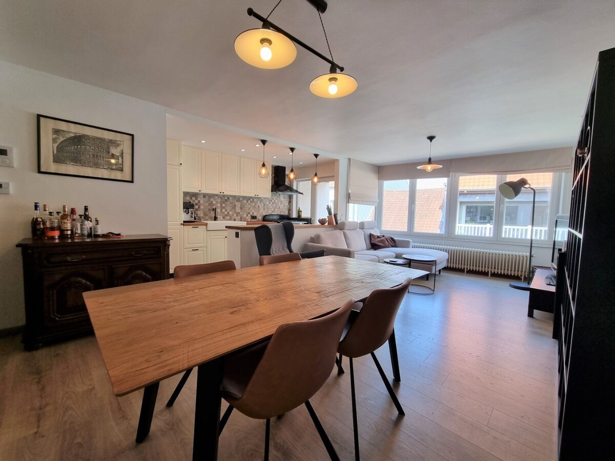 Leuk, centraal gelegen, volledig gerenoveerd appartement te Heist 