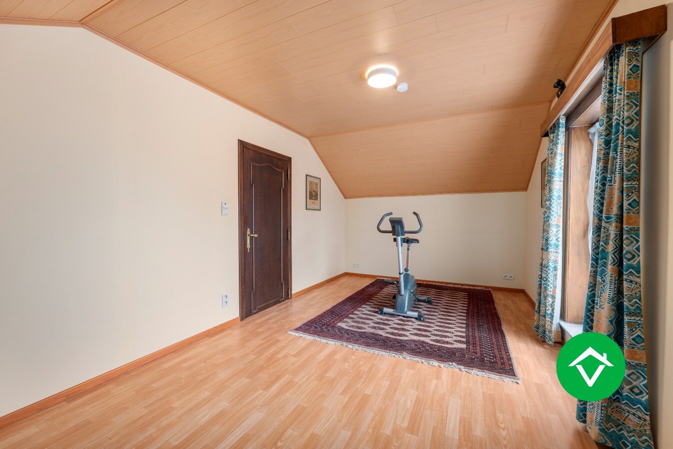 Rustig gelegen alleenstaande woning met bijgebouwen te Koekelare 