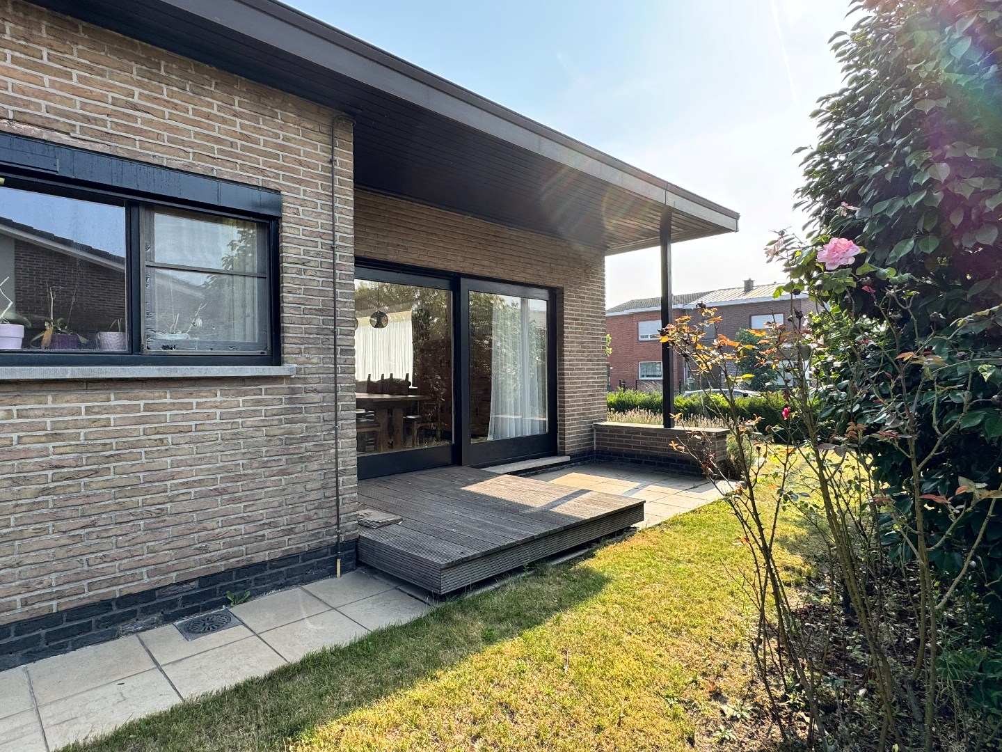 Woning op groot perceel met 3 slaapkamers en garage te Deinze 