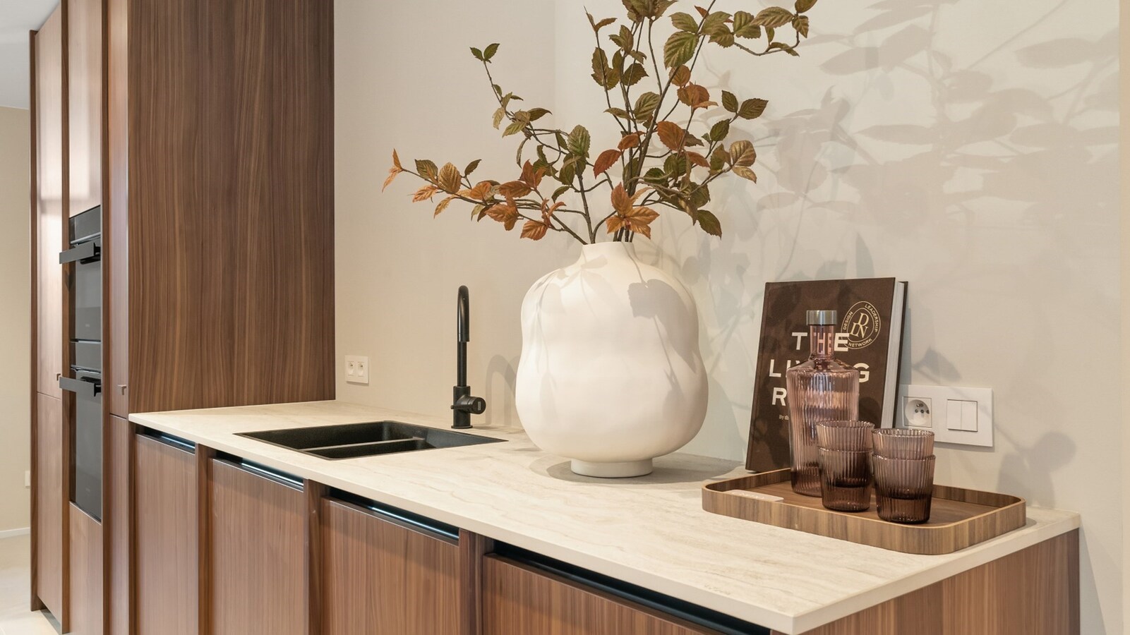 Luxueus landhuis met binnen- en buitenpiste en paardenstallen op een domein van ca. 3 ha te As 