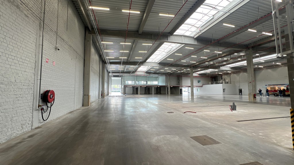 Opslagloodsen met buitenruimte te huur vlakbij afrit E17 in Sint-Niklaas