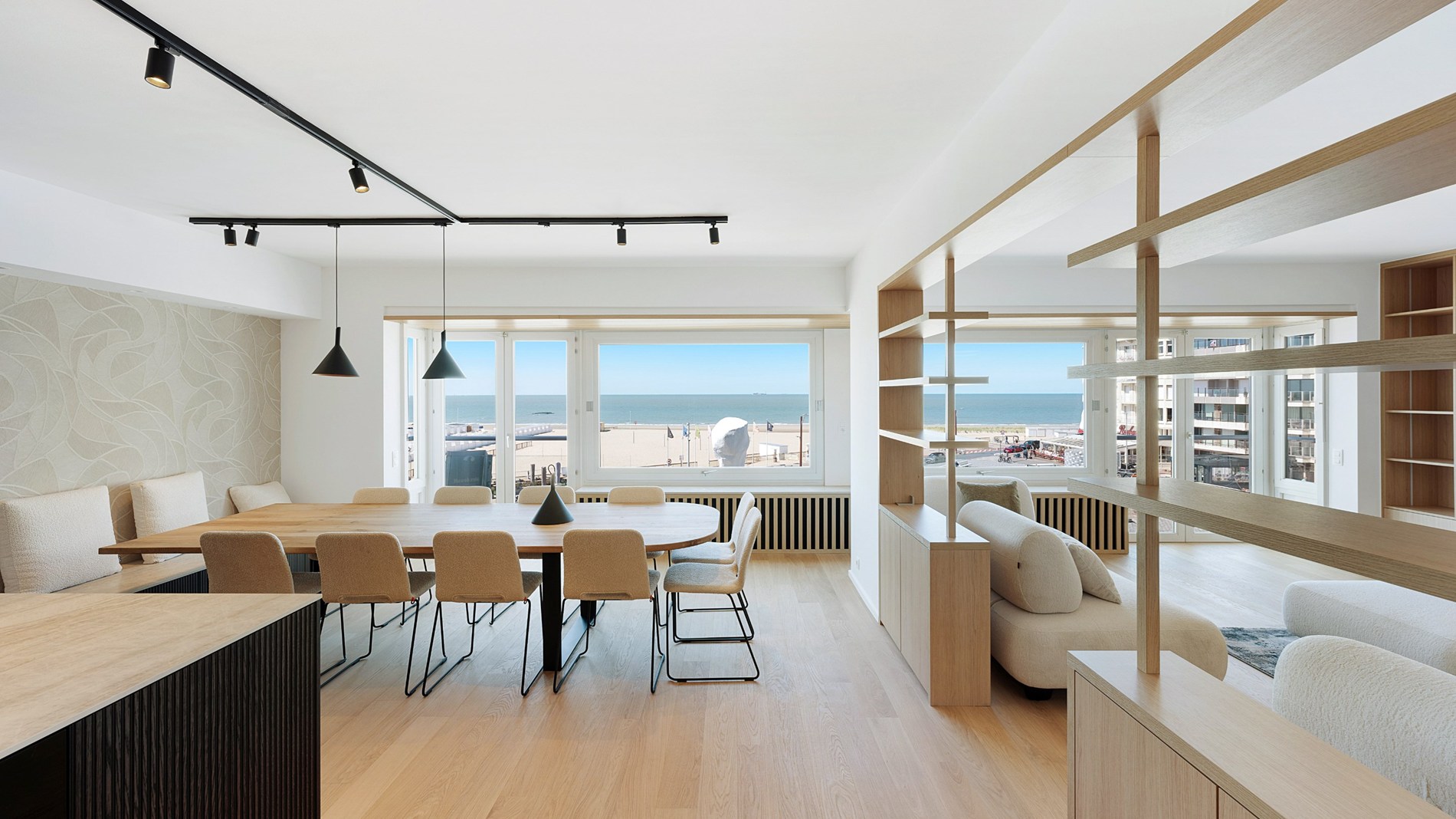 Exclusief ruim plateau-appartement met frontaal zeezicht aan het Rubensplein – met optie tot inpandige parking 