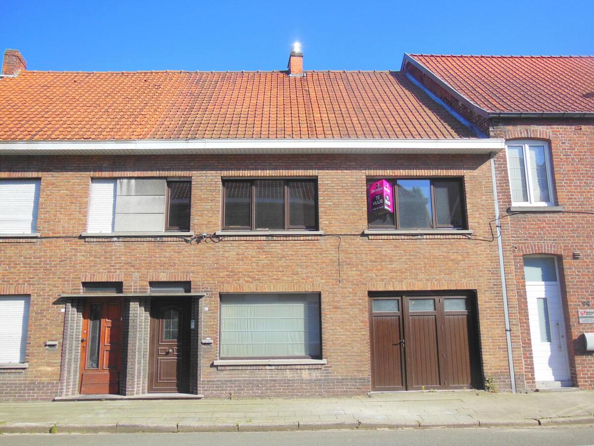 Rijwoning met zonnige tuin en garage 