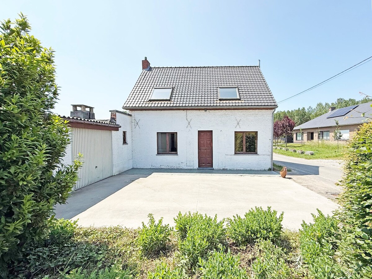 Rustig gelegen HOB met dubbele garage en tuin te Zwalm 