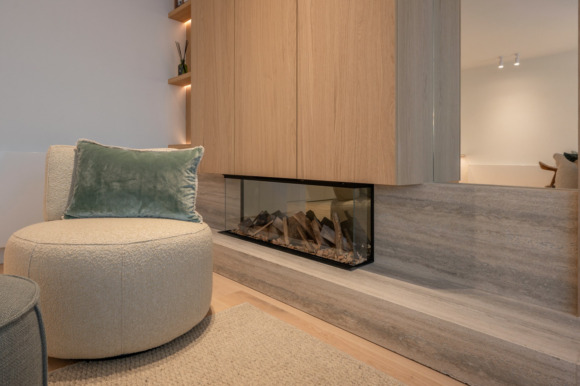 Prachtig gerenoveerd appartement met 3 slaapkamers centraal gelegen op de Lippenslaan te Knokke. 