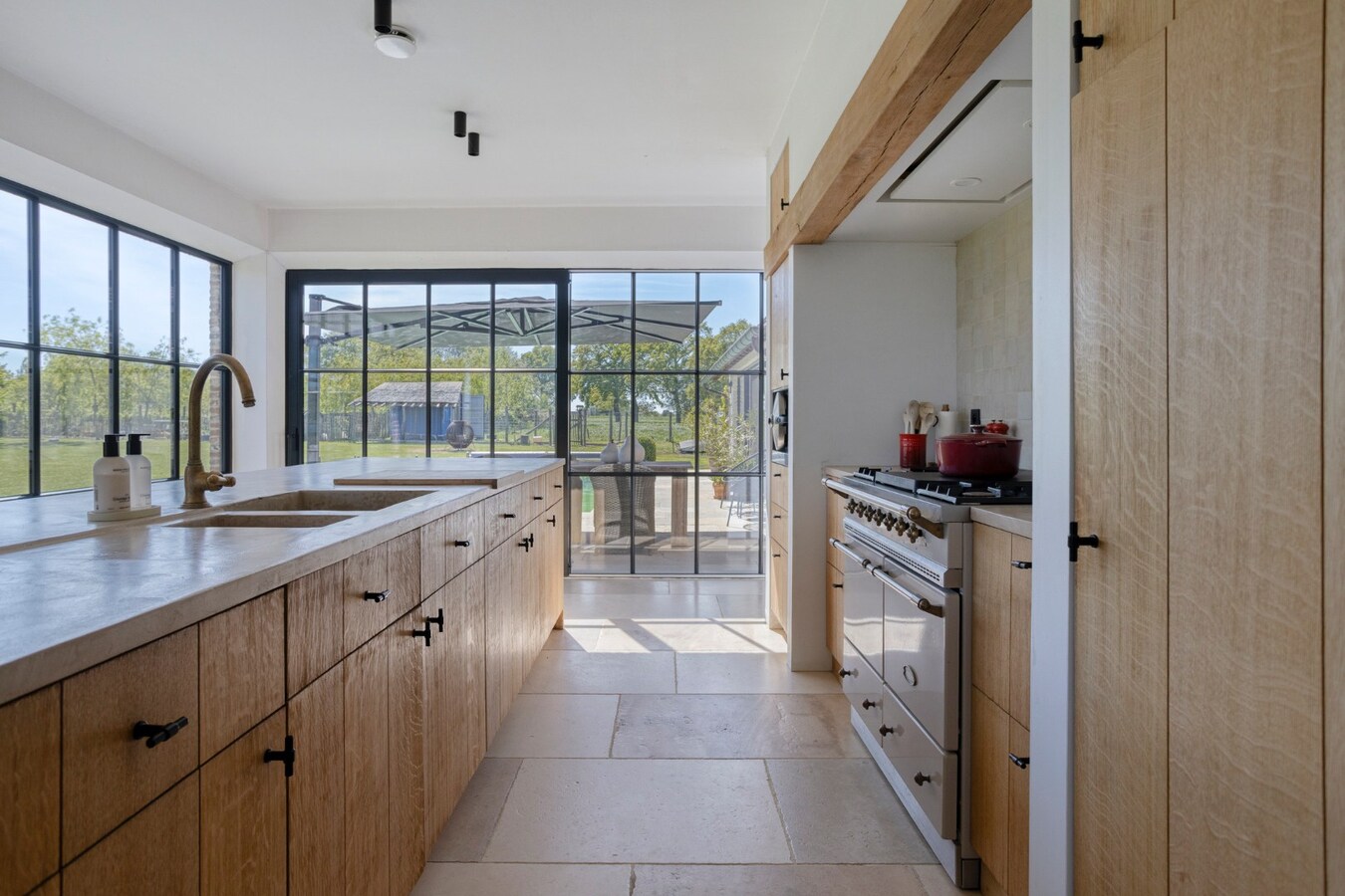 Uitzonderlijk gelegen landelijke villa in Anzegem | 2300m2 | vergezichten 