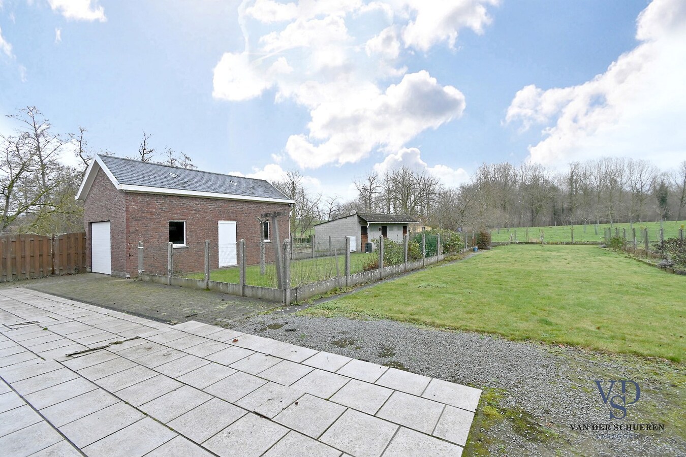 Degelijke eigendom met mogelijkheden 