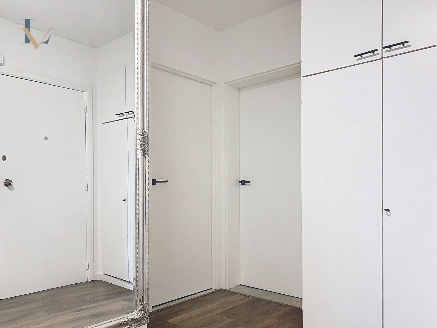 Recent gerenoveerd  drie slaapkamer appartement  met vrij zicht op Bosuilplein en ruim terras 