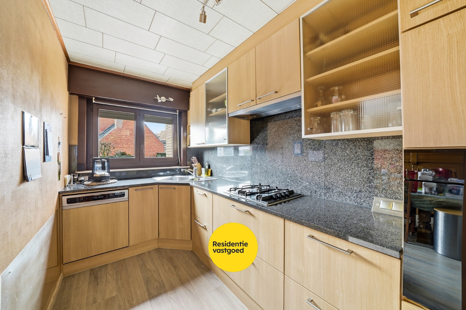 Ruime bel-etage met grote garage en 3 slaapkamers 