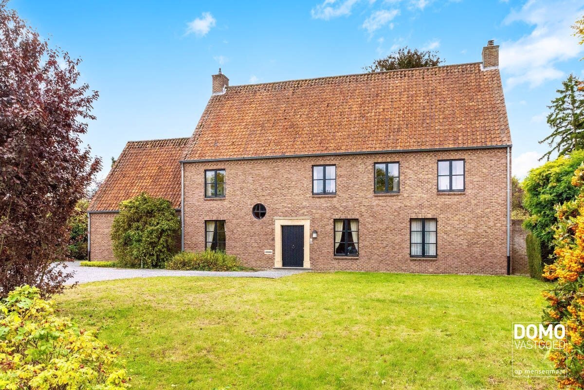 Exclusieve statige open bebouwing met zuid gerichte tuin in het centrum van Kermt (Hasselt) 