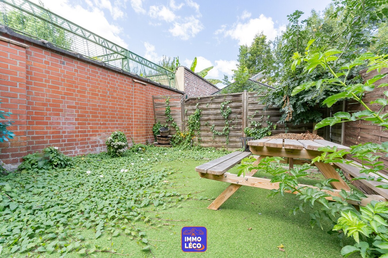 Maison offrant de beaux volumes avec jardin, plein centre-ville ! 