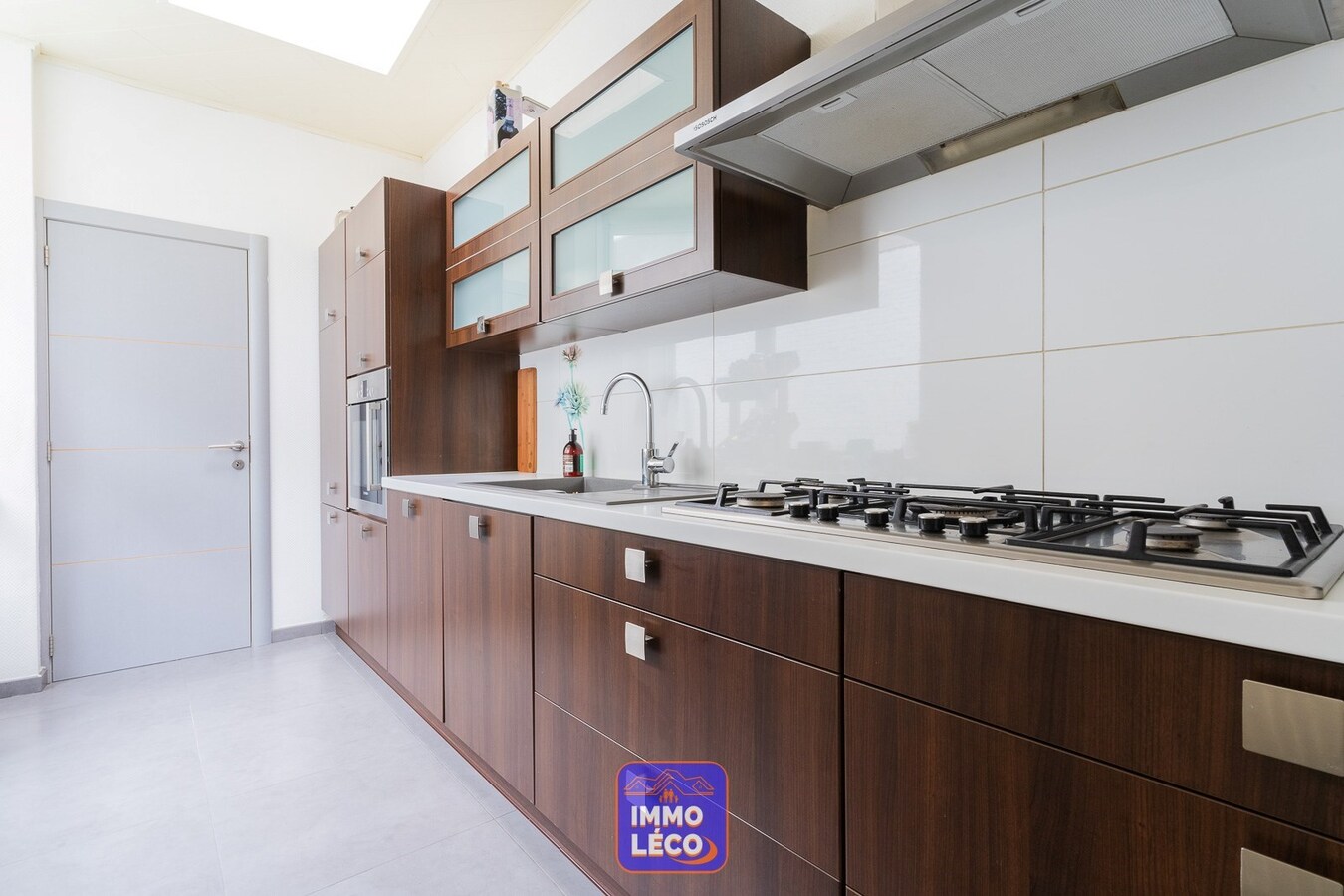 Maison de commerce avec habitation et garage de 55m². Beaux volumes ! 