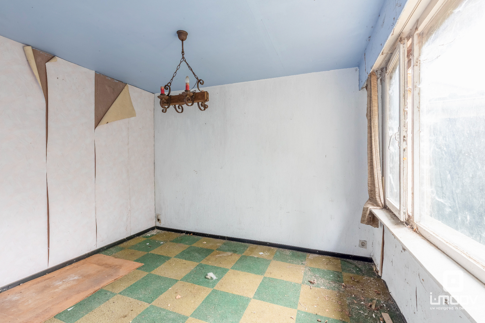 Ruime eigendom gemengd gebruik met 4 slaapkamers 