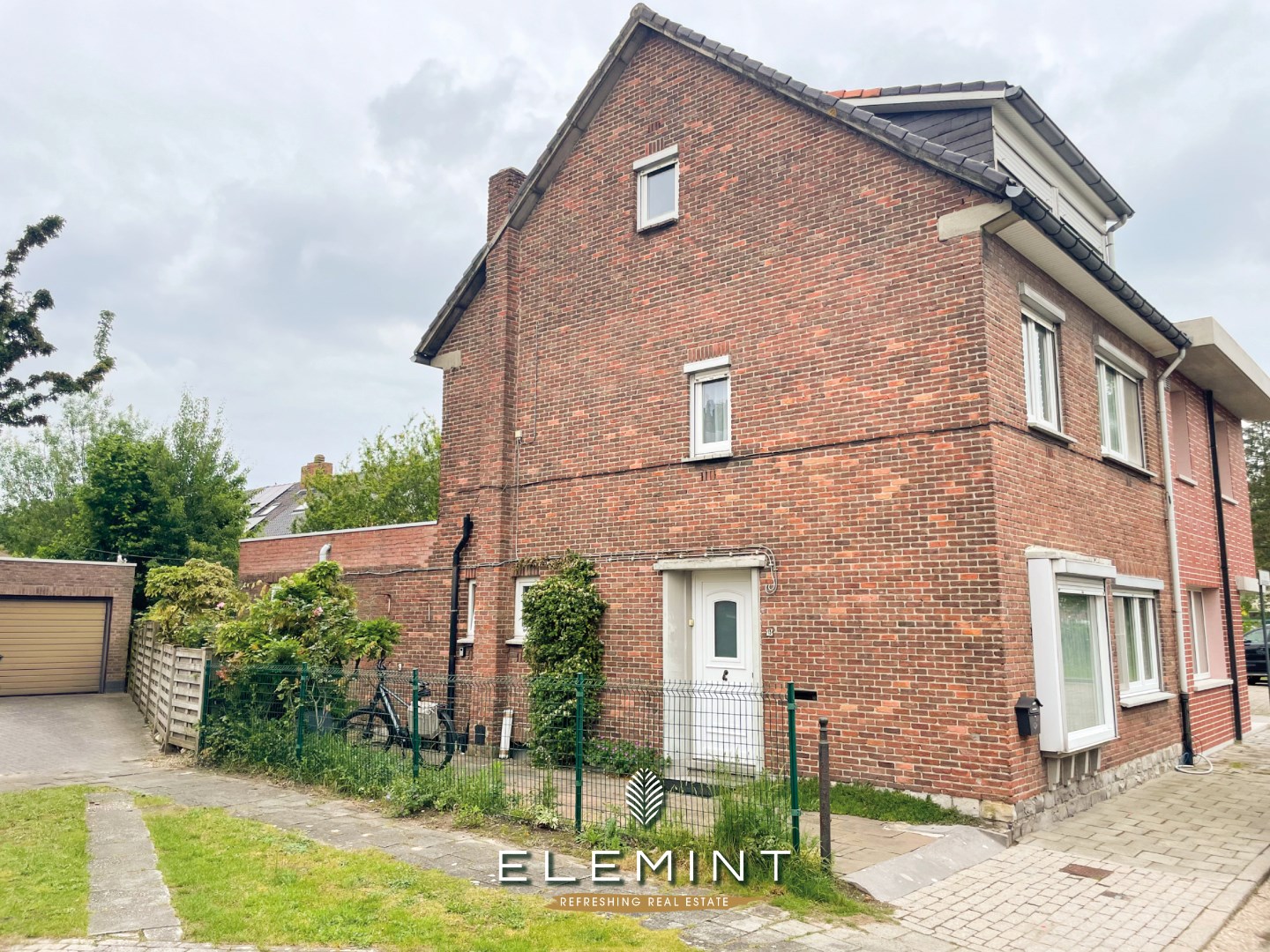 Halfopen woning in leuke groene wijk te Sint-Amandsberg 