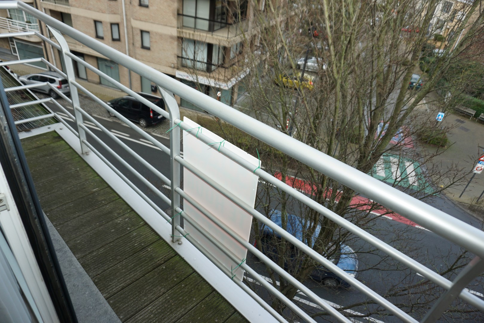 Appartement récent avec terrasse spacieuse à Ostende 